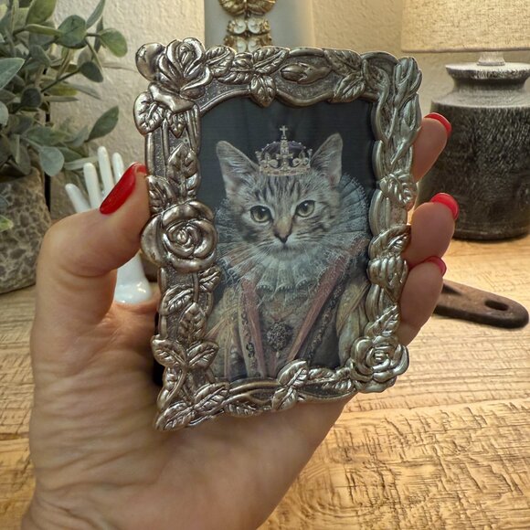 ❌SOLD❌VTG silver rose frame with regal cat - Picture 6 of 6